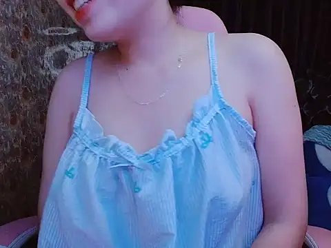 Snapshot of Julie_Ulie chatting on 05.31.26 Julie Ulie online show from 05.31.26