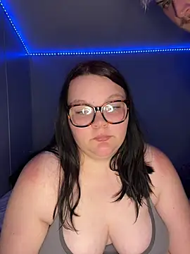Queenbaddie21 online show from 05.20.26