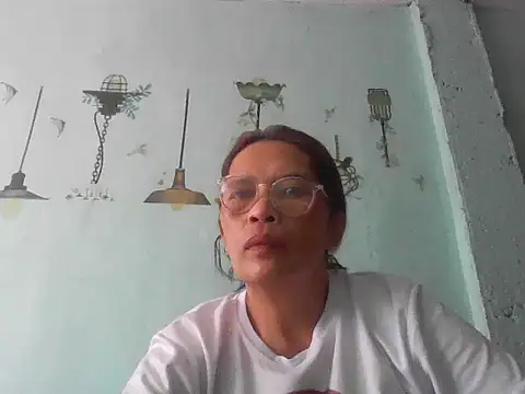 Snapshot of momshe2026 chatting on 06.14.26 momshe2026 online show from 06.14.26