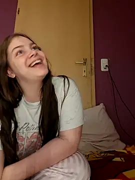 Snapshot of BellaHoneyy chatting on 05.25.26 BellaHoneyy online show from 05.25.26