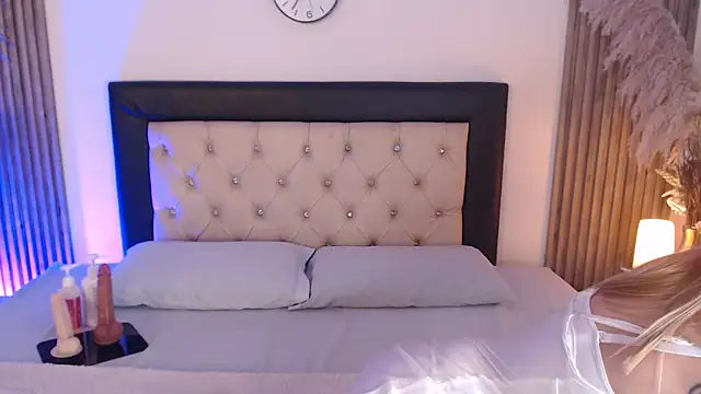 Sia Foxx01 online show from 07.14.26