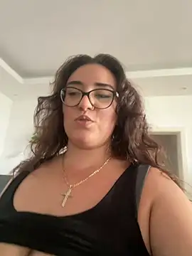 Snapshot of CurvyyMomy chatting on 07.17.26 CurvyyMomy online show from 07.17.26