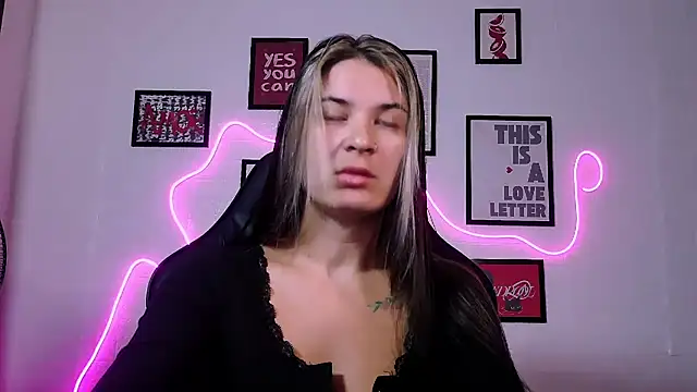 Snapshot of AlisaFrost chatting on 06.01.26 AlisaFrost online show from 06.01.26