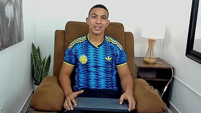 Snapshot of Chirs_Arthus chatting on 07.16.26 Chirs Arthus online show from 07.16.26