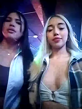 Red LipsDuo online show from 06.18.26