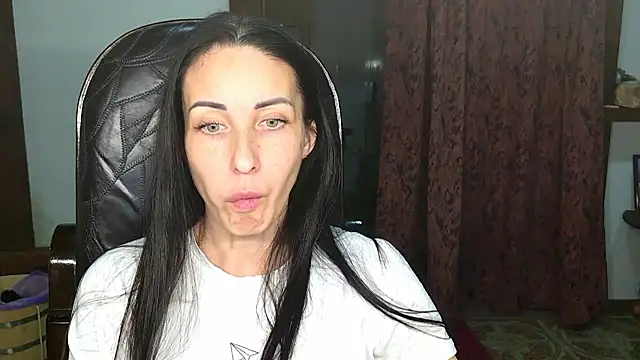 BouncySweety online show from 11.04.25