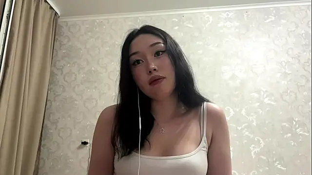 Snapshot of LilowNax chatting on 05.25.26 LilowNax online show from 05.25.26