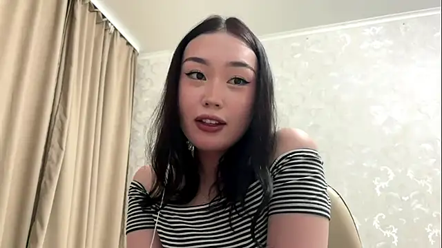 Snapshot of LilowNax chatting on 05.26.26 LilowNax online show from 05.26.26
