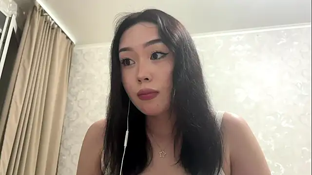 Snapshot of LilowNax chatting on 05.27.26 LilowNax online show from 05.27.26