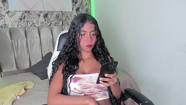 Snapshot of Taniaglam chatting on 06.17.26 Taniaglam online show from 06.17.26