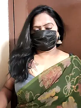 Snapshot of Meera_mia chatting on 07.15.26 Meera mia online show from 07.15.26