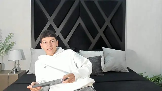 Snapshot of Gian_Rossi chatting on 06.19.26 Gian Rossi online show from 06.19.26
