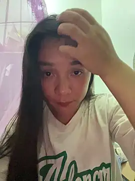 Snapshot of Luna-mi chatting on 05.28.26 Luna-mi online show from 05.28.26