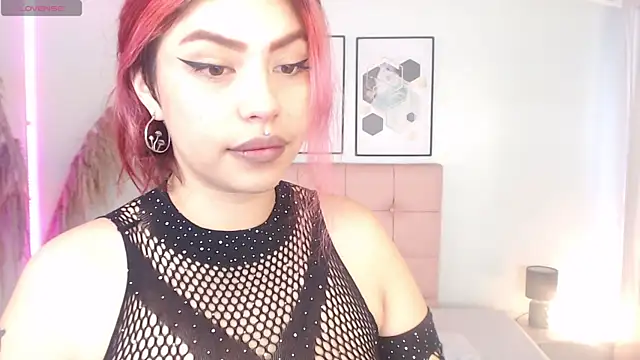 Snapshot of LilMoon_ chatting on 06.10.26 LilMoon online show from 06.10.26