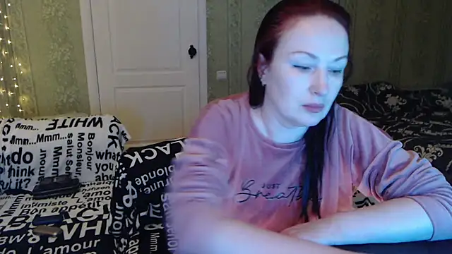 Snapshot of MarleneDietrich chatting on 03.10.25 MarleneDietrich online show from 03.10.25