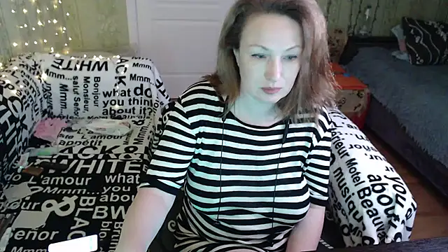 Snapshot of MarleneDietrich chatting on 09.11.25 MarleneDietrich online show from 09.11.25