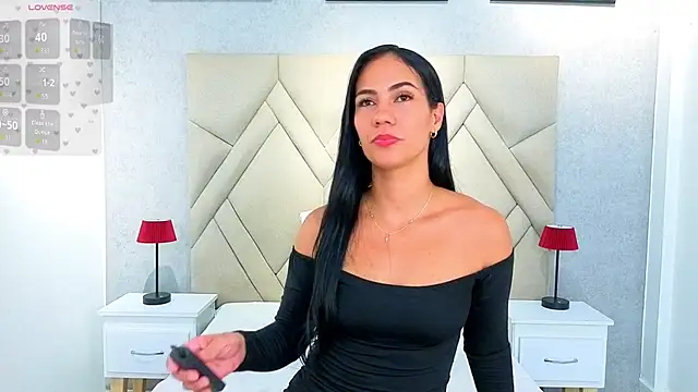 Snapshot of Oriana_Sarmiento chatting on 06.11.26 Oriana Sarmiento online show from 06.11.26