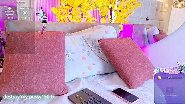 Snapshot of LalaVareela chatting on 07.13.26 LalaVareela online show from 07.13.26