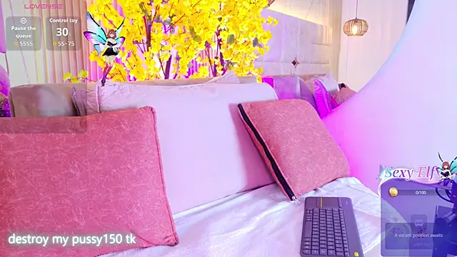 Snapshot of LalaVareela chatting on 07.15.26 LalaVareela online show from 07.15.26