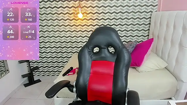 ZOEMARTINS1 online show from 06.06.26