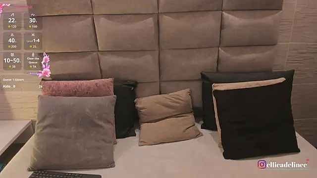 Snapshot of EllieAdeline chatting on 07.03.26 EllieAdeline online show from 07.03.26