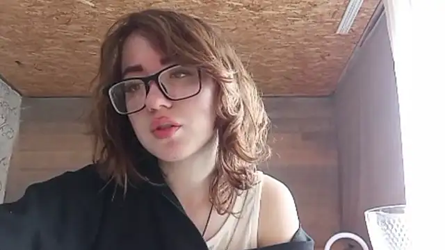 Snapshot of OliviaMoment chatting on 06.18.26 OliviaMoment online show from 06.18.26