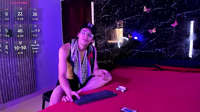 Snapshot of Adrian_Wolf chatting on 07.18.26 Adrian Wolf online show from 07.18.26