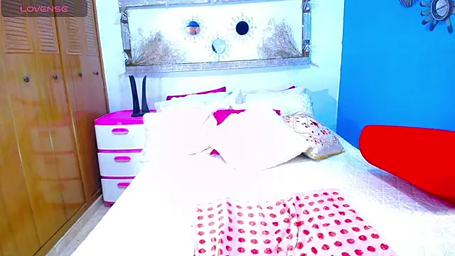 Snapshot of cairohot chatting on 11.15.25 cairohot online show from 11.15.25