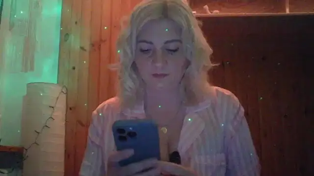 Snapshot of LunaaKiss chatting on 06.03.26 LunaaKiss online show from 06.03.26