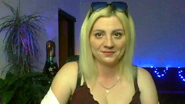 Snapshot of LunaaKiss chatting on 06.27.26 LunaaKiss online show from 06.27.26