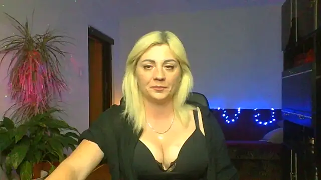 Snapshot of LunaaKiss chatting on 07.05.26 LunaaKiss online show from 07.05.26