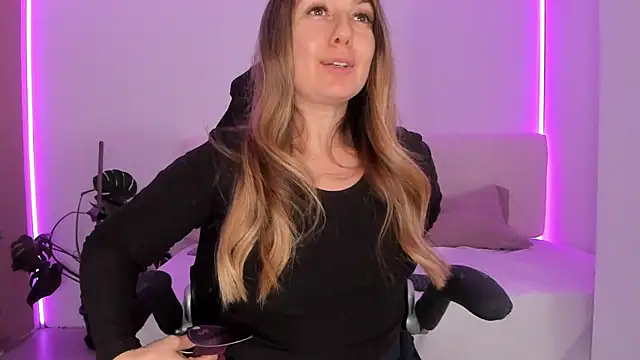 LindaWhite  online show from 11.20.25