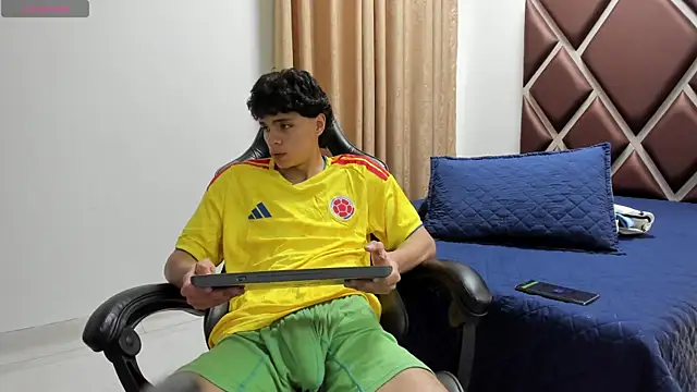 Ithan Hott online show from 06.24.26