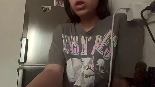 Snapshot of SindyKay chatting on 06.18.26 SindyKay online show from 06.18.26
