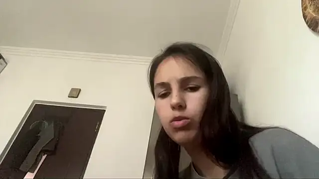 Snapshot of SindyKay chatting on 06.18.26 SindyKay online show from 06.18.26