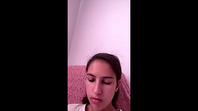 Snapshot of SindyKay chatting on 06.24.26 SindyKay online show from 06.24.26