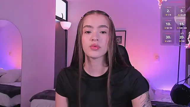 Snapshot of LizzyColins chatting on 06.23.26 LizzyColins online show from 06.23.26