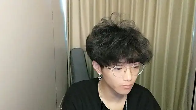 Snapshot of wssoo11 chatting on 06.19.26 wssoo11 online show from 06.19.26