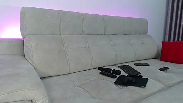 ItsPeachyCurl online show from 08.04.26