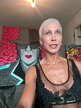 Snapshot of GymQueenCarmen chatting on 06.09.26 GymQueenCarmen online show from 06.09.26