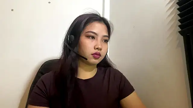 LupitaMenk online show from 06.04.26