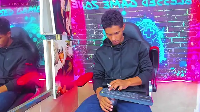 Snapshot of Yoel_Blessed chatting on 06.15.26 Yoel Blessed online show from 06.15.26