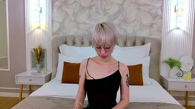 LauraDiazz online show from 06.12.26