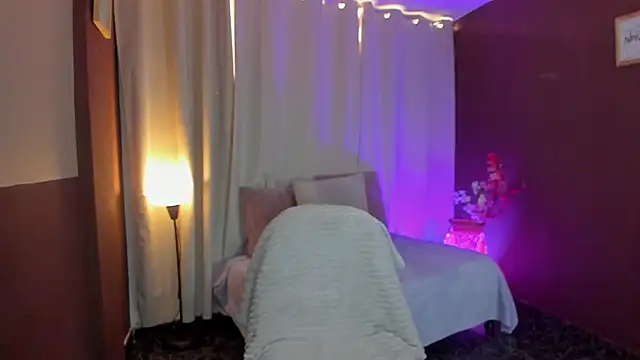 Snapshot of sensual_fer chatting on 06.12.26 sensual fer online show from 06.12.26