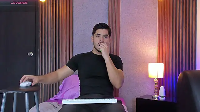 Snapshot of luciano_vitale chatting on 07.05.26 luciano vitale online show from 07.05.26