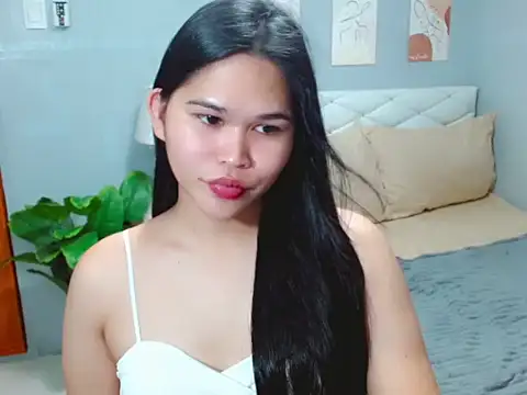 Snapshot of AlianaFord chatting on 07.17.26 AlianaFord online show from 07.17.26
