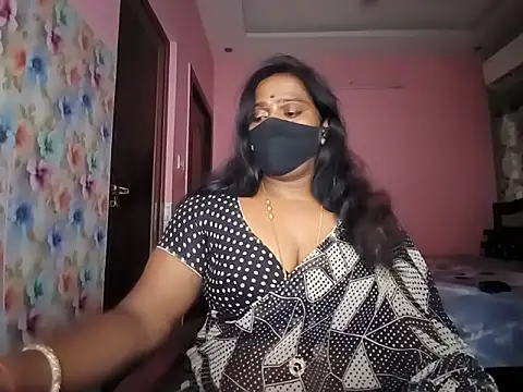 Snapshot of Meenakshy chatting on 06.06.26 Meenakshy online show from 06.06.26