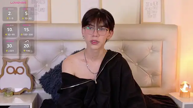 Snapshot of Kim_Adrien chatting on 06.07.26 Kim Adrien online show from 06.07.26