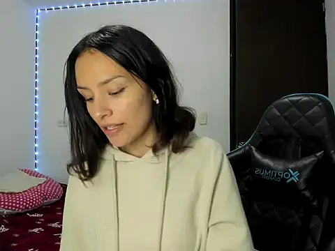Snapshot of Megan_blue__ chatting on 06.09.26 Megan blue online show from 06.09.26