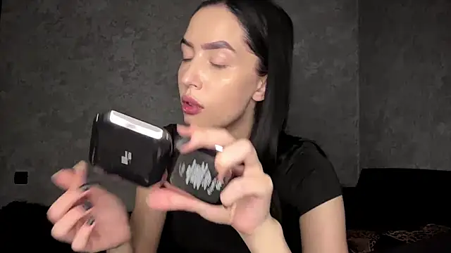 Snapshot of Ailish_Loveee chatting on 06.25.26 Ailish Loveee online show from 06.25.26